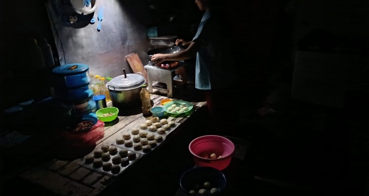 Lampu Padam Jelang Subuh, Pelaku UMKM di Batu Tambun Kewalahan