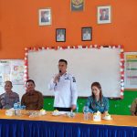 Aneng Serahkan Bantuan Pelengkapan Sekolah untuk 132 Siswa SDN 002 Putik Gembira