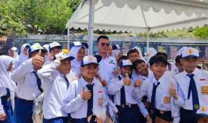 Setelah SDN 002 Putik, Bupati Anambas Serahkan Bantuan Perlengkapan Sekolah di SMPN 1 Siantan