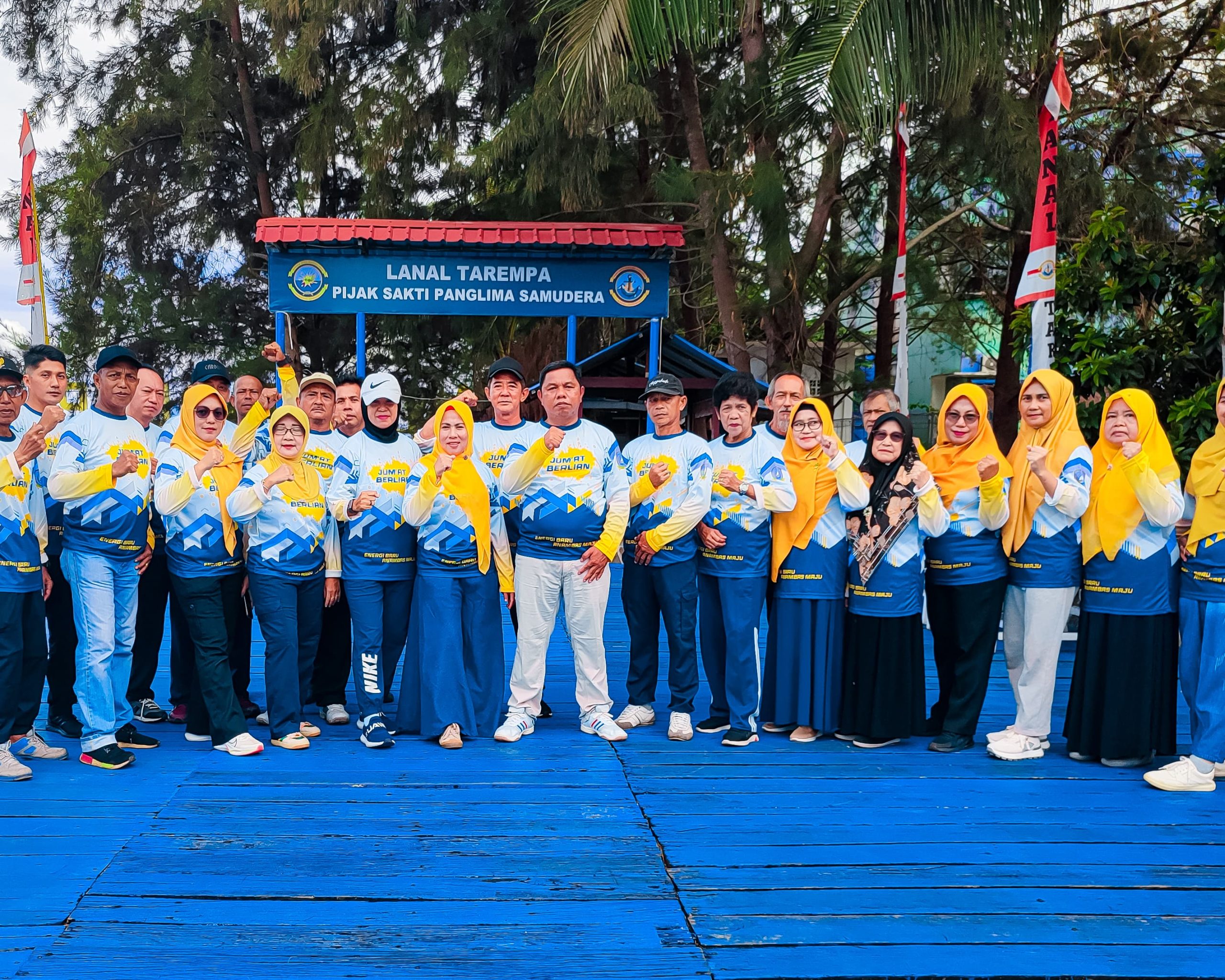 Senam dan Gotong Royong Warnai Jumat Berlian di Tarempa