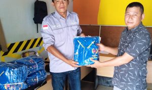 Disdikpora Anambas Serahkan 50 Seragam Kerja untuk Pengurus KONI Disdikpora Anambas Serahkan 50 Seragam Kerja untuk Pengurus KONI