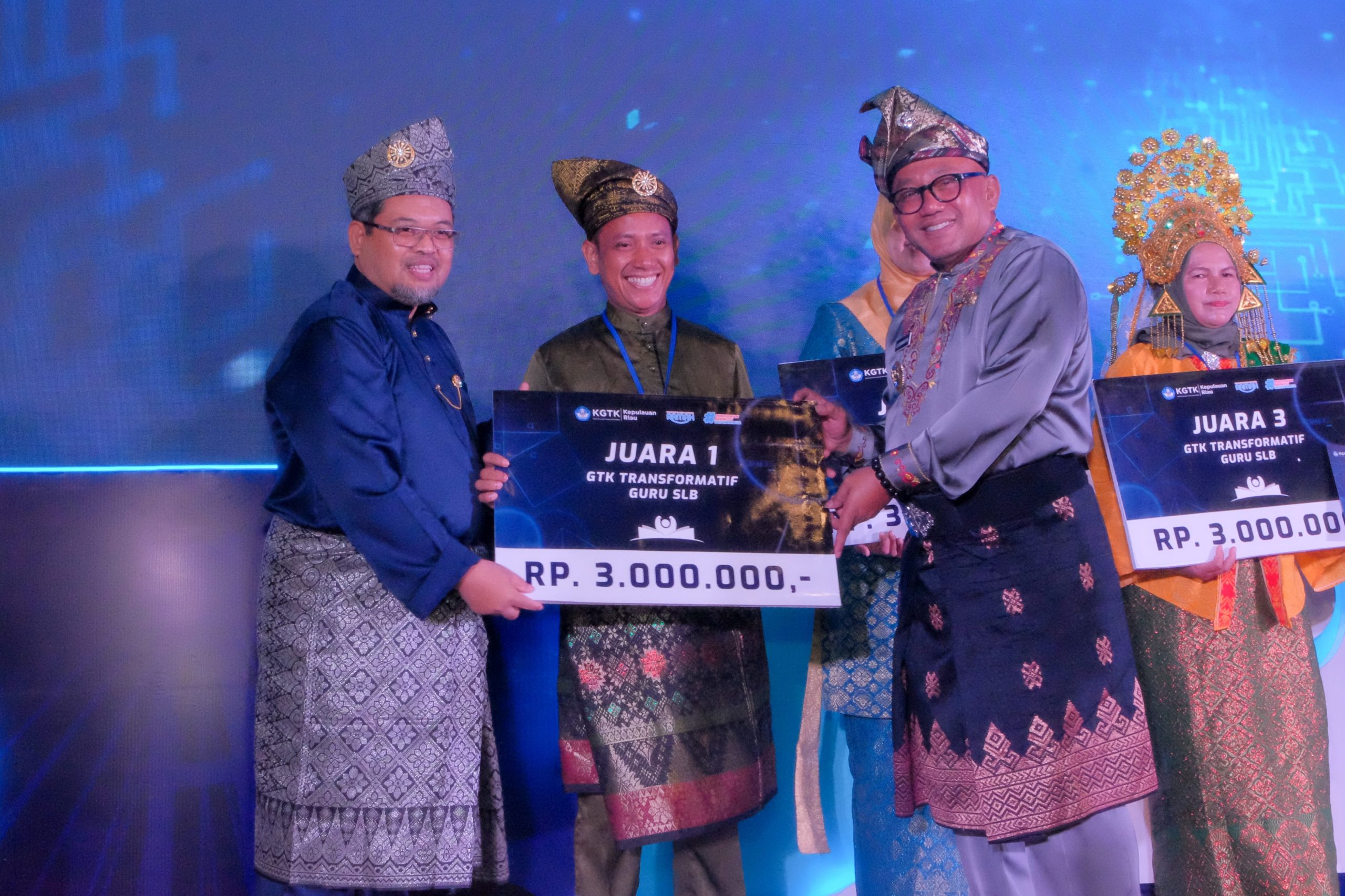 Lis Bangga Guru dan Tenaga Kependidikan Tanjungpinang Raih Prestasi di Gebyar GTK Kepri 2025 Lis Bangga Guru dan Tenaga Kependidikan Tanjungpinang Raih Prestasi di Gebyar GTK Kepri 2025