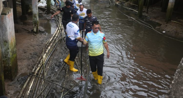 Bupati Aneng Ikut Goro di Sungai Sugi-Patimura, Ajak Warga Jaga Lingkungan