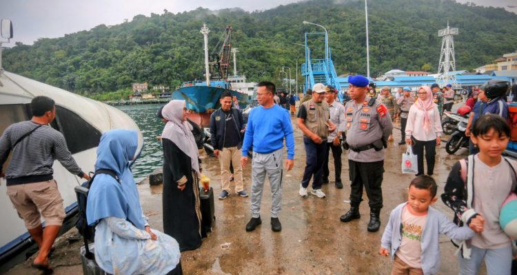 Pastikan Kelancaran Arus Mudik Nataru, Bupati Anambas Tinjau Pelabuhan Tarempa