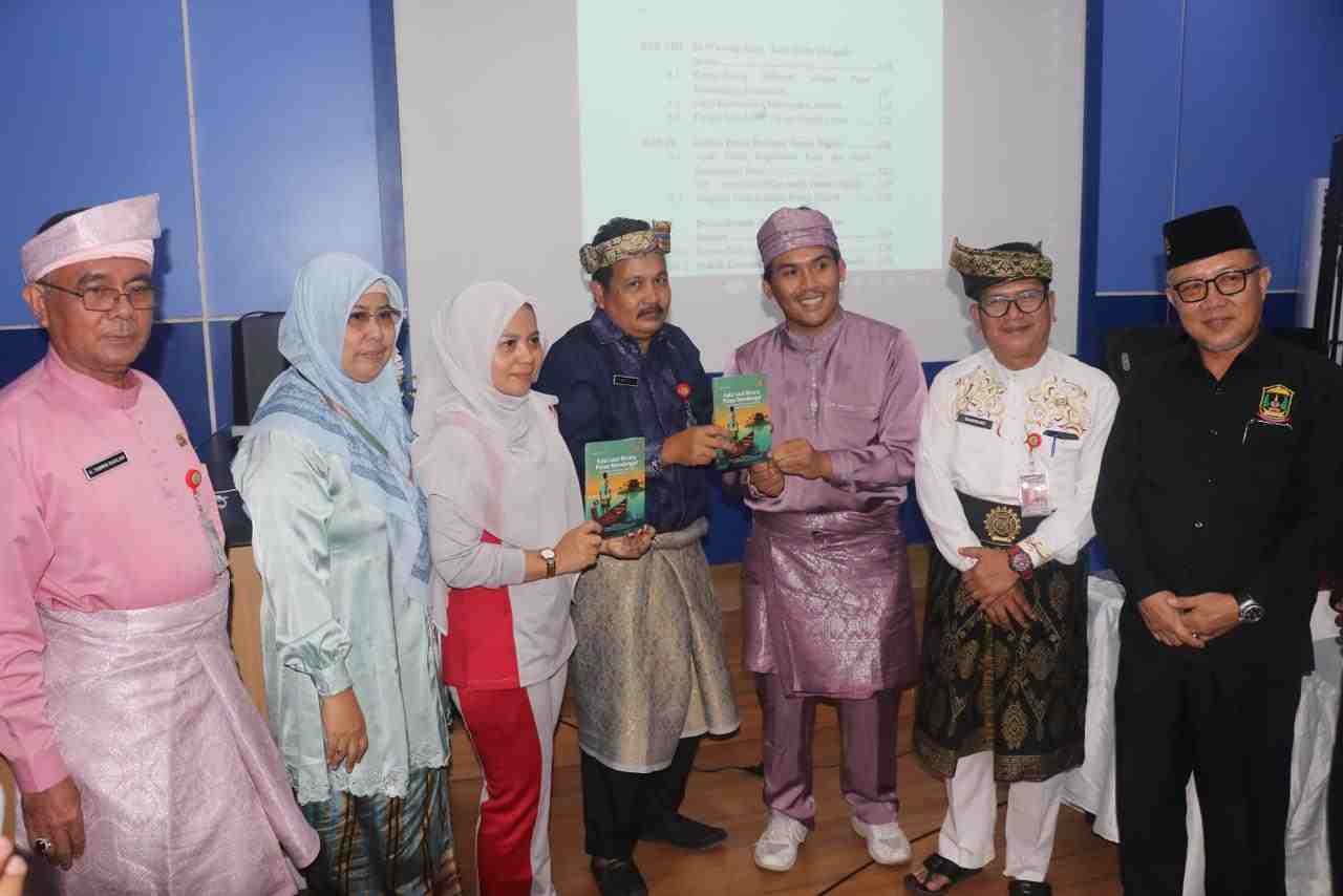 Bedah Buku “Kala Laut Bicara, Pulau Mendengar” Karya Rajabul Amin, Menyingkap Sejarah Kepri