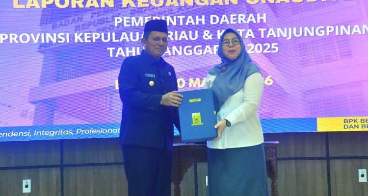 Ansar Serahkan Laporan Keuangan Unaudited 2025 ke BPK Kepri