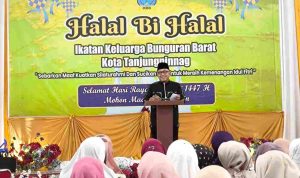 Hadiri Halalbihalal KKSS dan Ikatan Keluarga Bunguran Barat, Lis Bangun Sinergi dengan Warga Tanjungpinang Hadiri Halalbihalal KKSS dan Ikatan Keluarga Bunguran Barat, Lis Bangun Sinergi dengan Warga Tanjungpinang