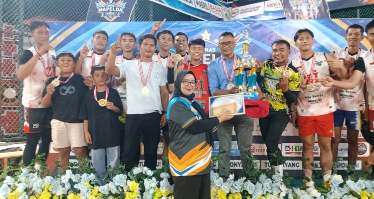 Ketua DPRD Lingga Resmi Tutup Turnamen Bola Voli Mapelda Open 2026
