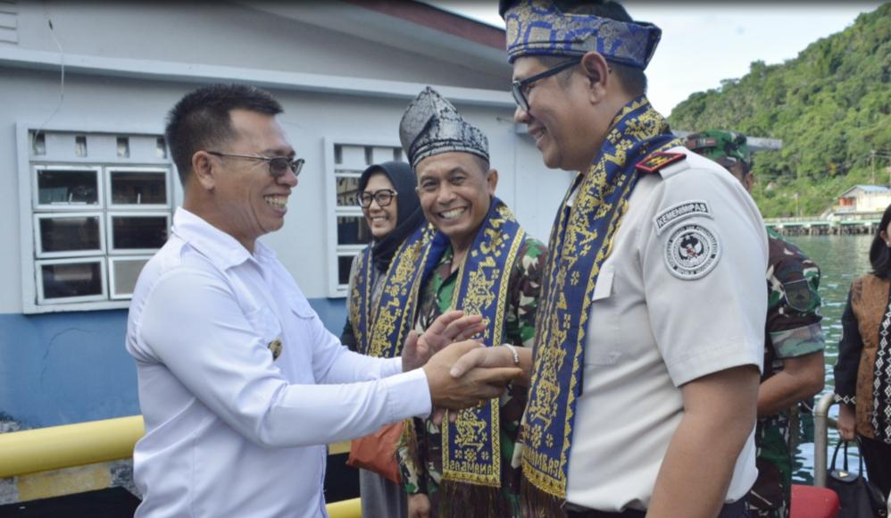 Bupati Anambas Sambut Kakanwil Imigrasi Kepri dan Irdam TNI AD di Pelabuhan Sri Siantan