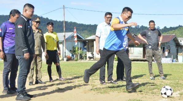 Bupati Aneng Buka Turnamen Sepak Bola HUT Desa Mubur ke-51 dan Karang Taruna ke-40 Tahun 2026