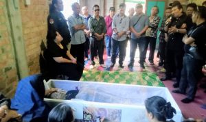 Rekan Wartawan Gelar Penghormatan Terakhir untuk Almarhum Gindo Pakpahan Rekan Wartawan Gelar Penghormatan Terakhir untuk Almarhum Gindo Pakpahan