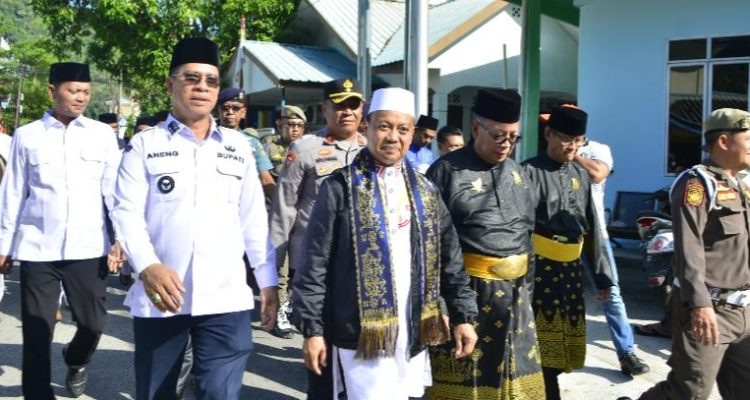 Aneng dan Raja Bayu Sambut Kedatangan Ustadz Das’ad Latif dengan Adat Melayu
