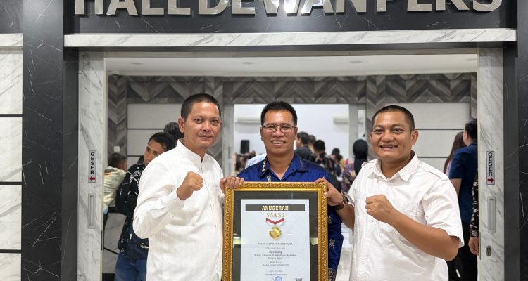 Bupati Aneng Terima Penghargaan Tokoh Inspiratif di Malam Anugerah SMSI 2026