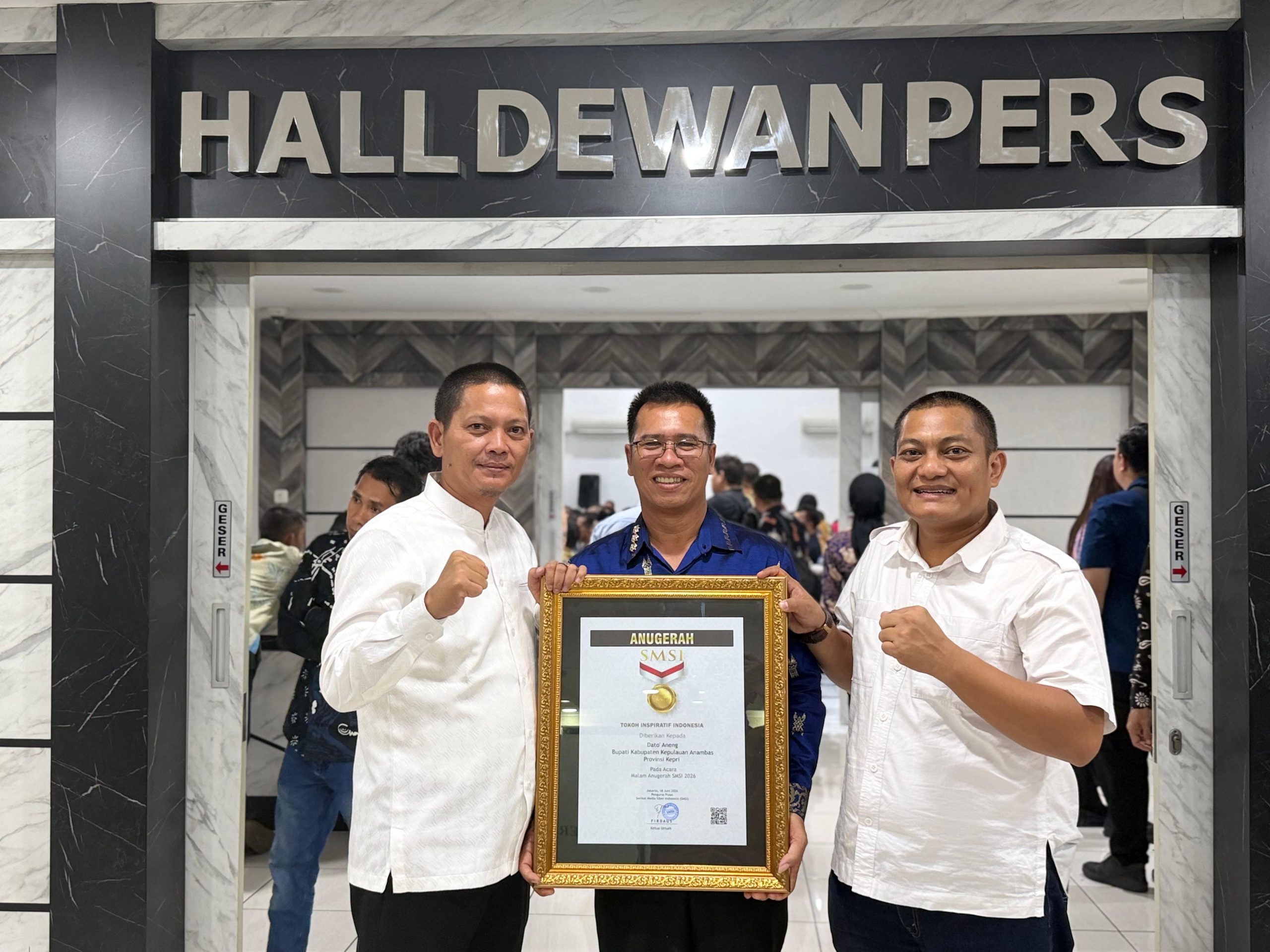 Bupati Aneng Terima Penghargaan Tokoh Inspiratif di Malam Anugerah SMSI 2026