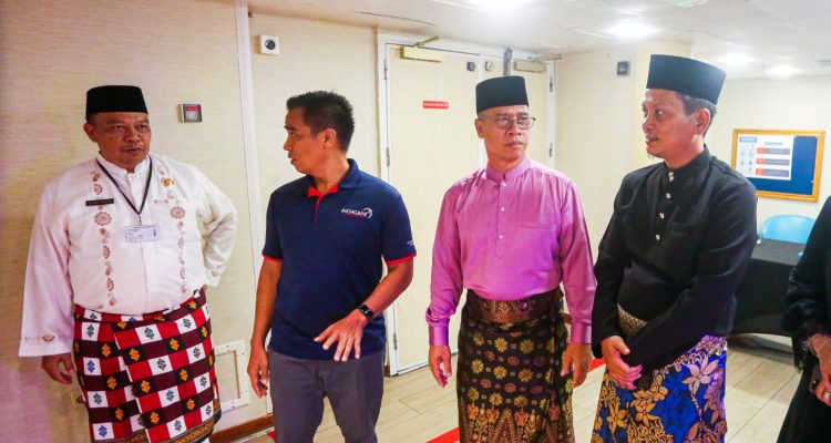 Kado HUT ke-18 Anambas, Kapal Pesiar MV Odyssey Berlabuh dan Serukan “Anambas Rumah Kita”
