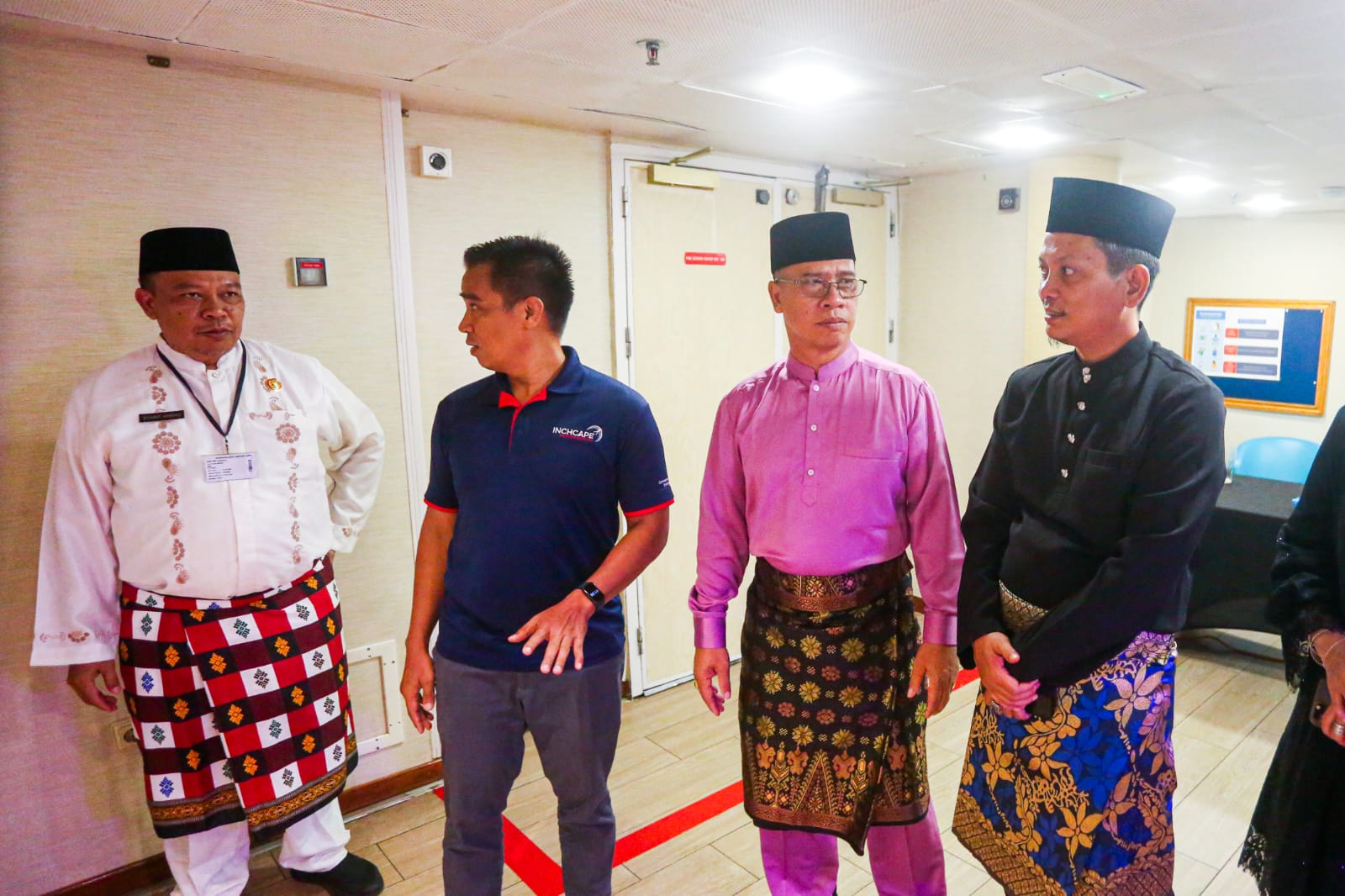 Kado HUT ke-18 Anambas, Kapal Pesiar MV Odyssey Berlabuh dan Serukan “Anambas Rumah Kita”