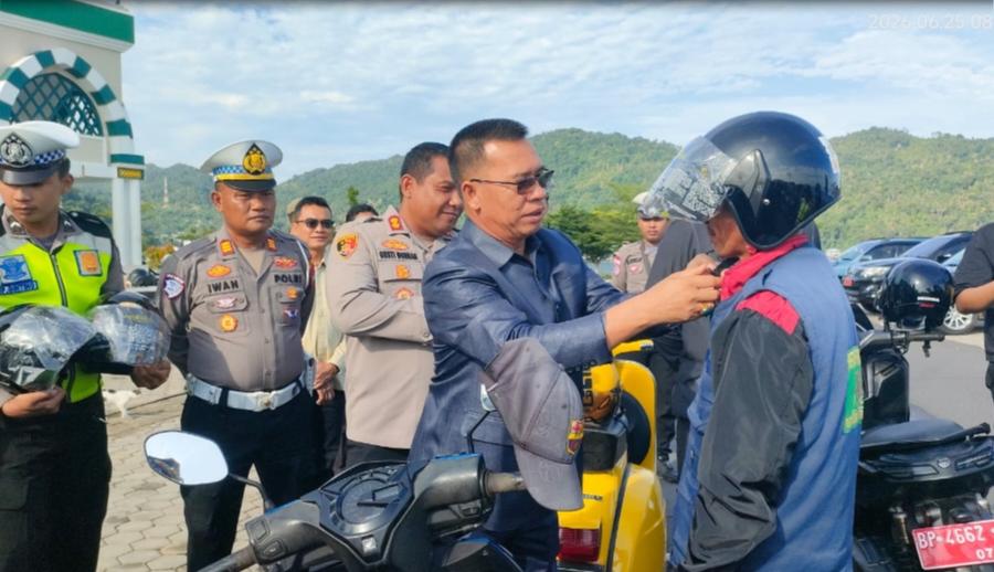 Bupati Aneng Bersama Polres Anambas Kampanyekan Tertib Berlalu Lintas-Penggunaan Helm