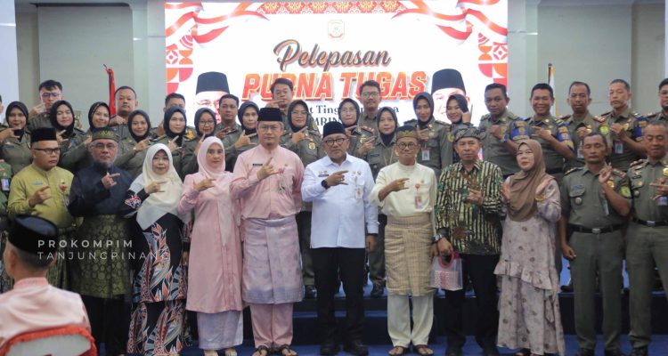 Lis Lepas Purna Tugas Dua Pejabat Pemko Tanjungpinang, Apresiasi Pengabdian Puluhan Tahun