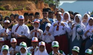 Hari Anak Nasional, Aneng Beri Penghargaan kepada Anak Berprestasi Anambas