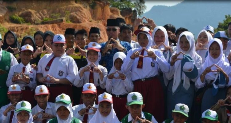 Hari Anak Nasional, Aneng Beri Penghargaan kepada Anak Berprestasi Anambas