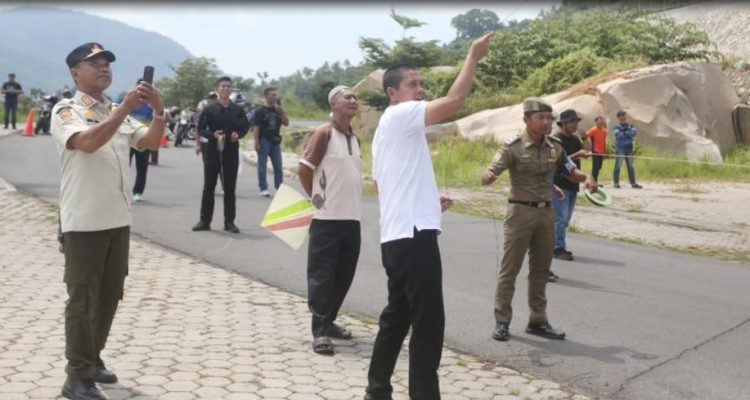 Raja Bayu Buka Festival Layang-Layang Aduan I Anambas: Lestarikan Budaya dan Olahraga Tradisional