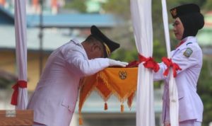 Bupati Aneng Pimpin Pengibaran Bendera HUT ke-81 RI di Anambas Bupati Aneng Pimpin Pengibaran Bendera HUT ke-81 RI di Anambas