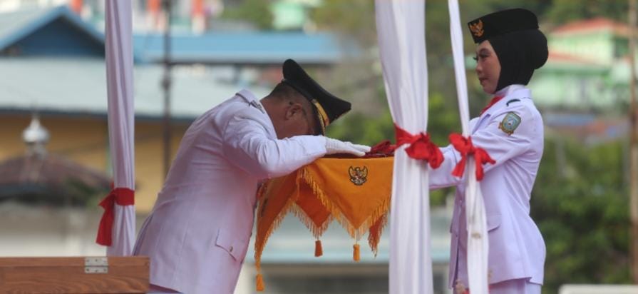 Bupati Aneng Pimpin Pengibaran Bendera HUT ke-81 RI di Anambas