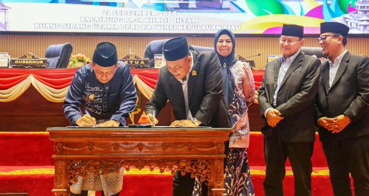 DPRD dan Pemrov Sepakati Perubahan APBD Kepri 2026, Pendapatan Naik Rp82,19 Miliar