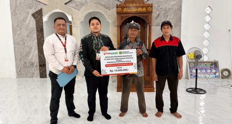 Masjid Al Huda Kampung Semincot Lingga Terima Bantuan CSR dari BRK Syariah
